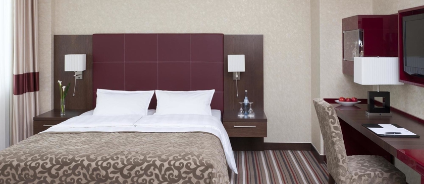 Imagen de la habitación del Hotel Steigenberger Graf Zeppelin. Foto 2