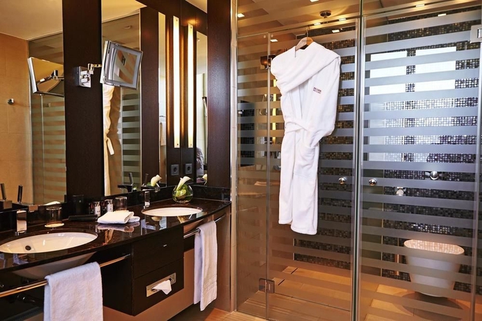 Imagen de la habitación del Hotel Steigenberger Graf Zeppelin. Foto 3