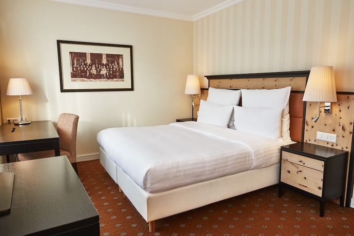 Imagen de la habitación del Hotel Steigenberger Icon Grandhotel Belvédère. Foto 4