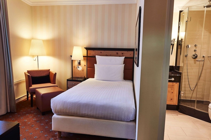 Imagen de la habitación del Hotel Steigenberger Icon Grandhotel Belvédère. Foto 11