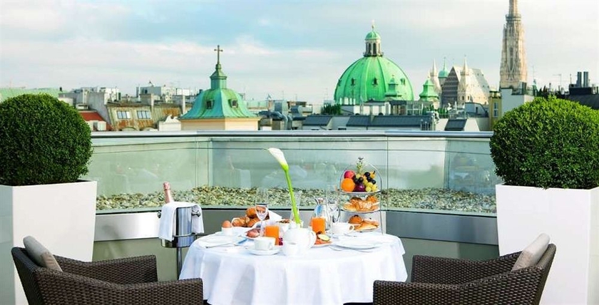 Imagen de los exteriores del Hotel Steigenberger Icon Herrenhof. Foto 6