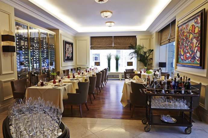 Imagen del bar/restaurante del Hotel Steigenberger Icon Parkhotel. Foto 2