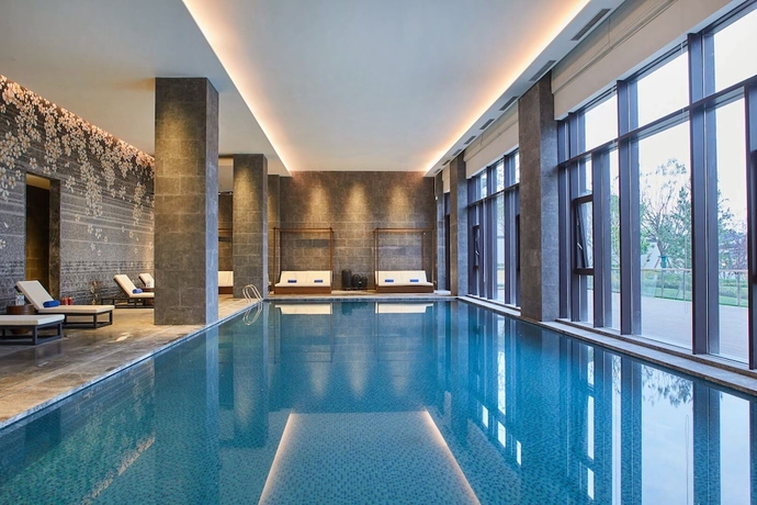 Imagen de la piscina del Hotel Steigenberger Ji Nan. Foto 12