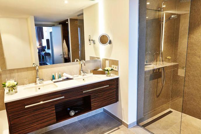 Imagen de la habitación del Hotel Steigenberger K&ouml;ln. Foto 9