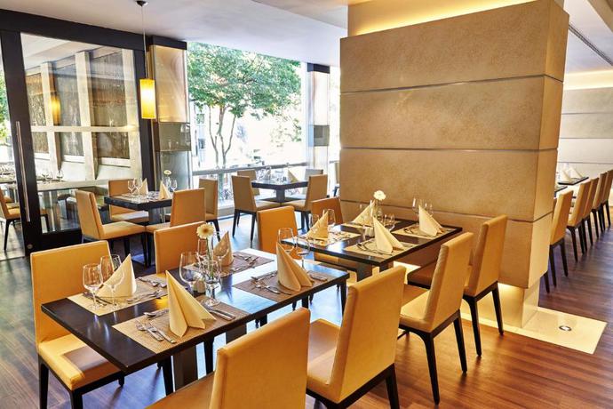 Imagen del bar/restaurante del Hotel Steigenberger K&ouml;ln. Foto 2