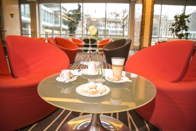 Imagen del bar/restaurante del Hotel Steigenberger Köln. Foto 2