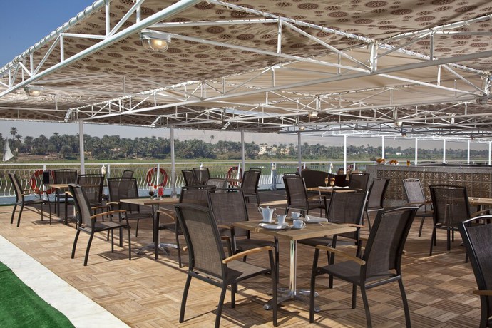 Imagen del bar/restaurante del Hotel Steigenberger Legacy Nile Cruise - Every Monday 07 And 04 Nights From Luxor - Every Friday 03 Nights. Foto 5