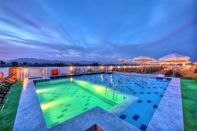 Imagen de la piscina del Hotel Steigenberger Legacy Nile Cruise - Every Monday 07 And 04 Nights From Luxor - Every Friday 03 Nights. Foto 20