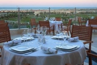 Imagen del bar/restaurante del Hotel Steigenberger Makadi. Foto 8