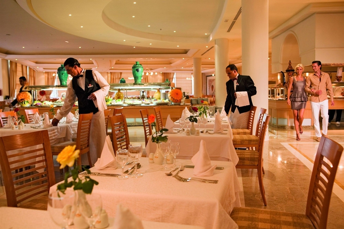 Imagen del bar/restaurante del Hotel Steigenberger Marhaba Thalasso. Foto 3