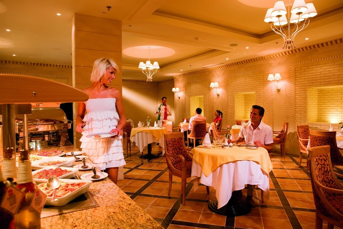 Imagen del bar/restaurante del Hotel Steigenberger Marhaba Thalasso. Foto 5