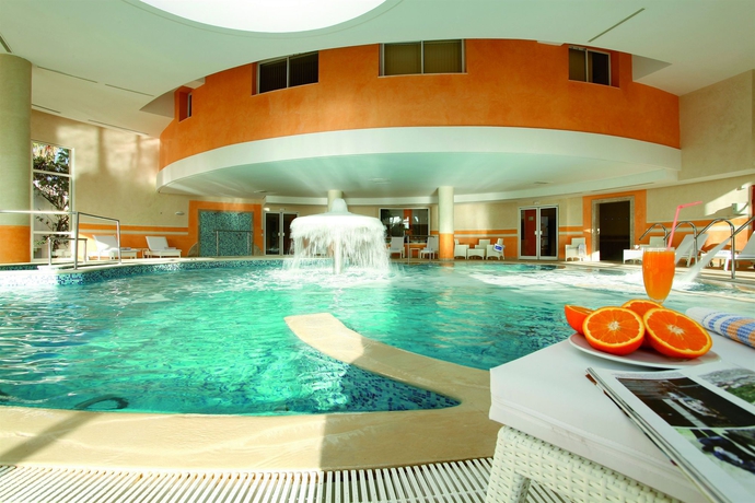 Imagen de la piscina del Hotel Steigenberger Marhaba Thalasso. Foto 12