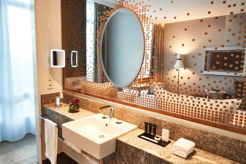 Imagen de la habitación del Hotel Steigenberger München. Foto 8