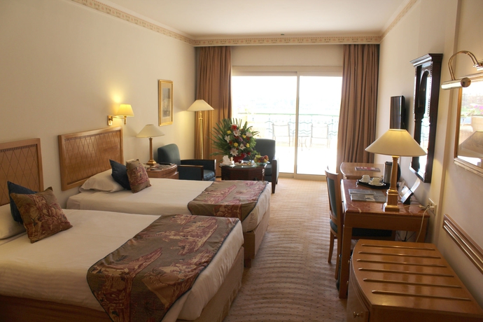 Imagen de la habitación del Hotel Steigenberger Nile Palace. Foto 6