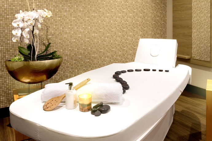 Imagen de la piscina del Hotel Steigenberger Parkhotel Braunschweig. Foto 16