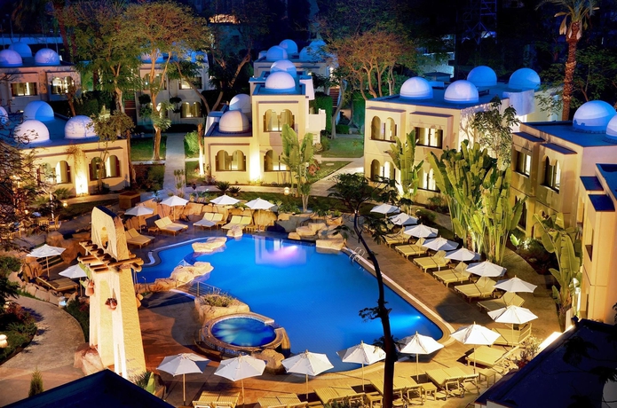 Imagen de la piscina del Hotel Steigenberger Resort Achti. Foto 15