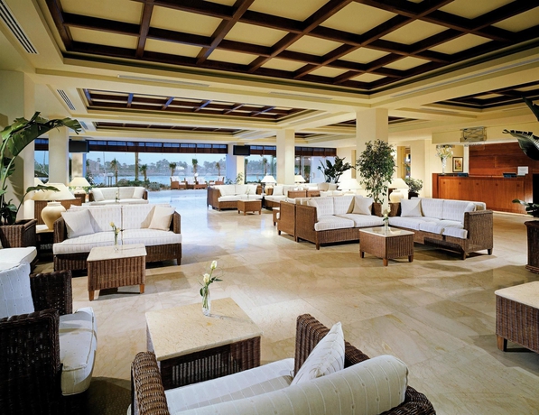 Imagen de los interiores del Hotel Steigenberger Resort Achti. Foto 13