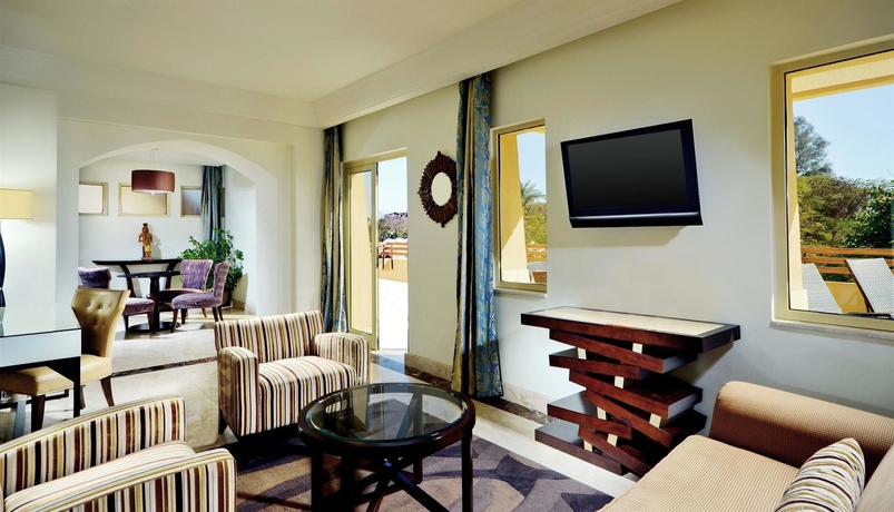 Imagen de los interiores del Hotel Steigenberger Resort Achti. Foto 14