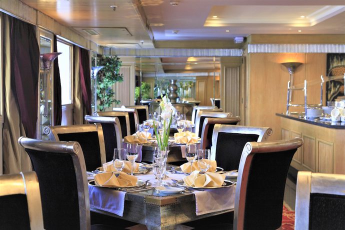 Imagen del bar/restaurante del Hotel Steigenberger Senator Nile Cruise - Every Monday from Luxor for 04 Nights and Every Friday from Awan. Foto 3