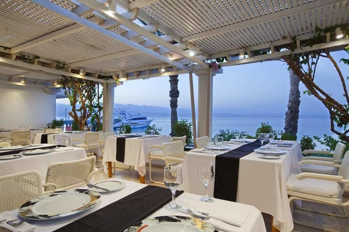Imagen del bar/restaurante del Hotel Steigenberger Taba and Nelson Village. Foto 7