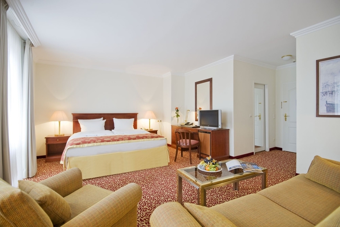 Imagen de la habitación del Hotel Steigenberger Treudelberg. Foto 8