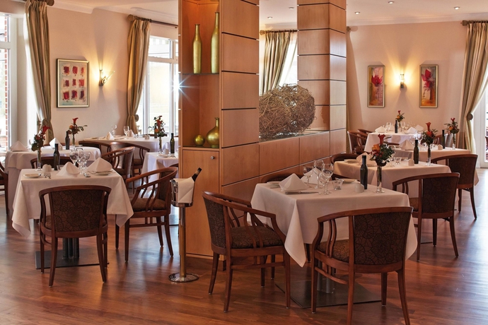 Imagen del bar/restaurante del Hotel Steigenberger Treudelberg. Foto 5