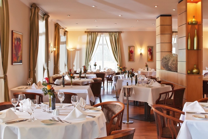 Imagen del bar/restaurante del Hotel Steigenberger Treudelberg. Foto 6