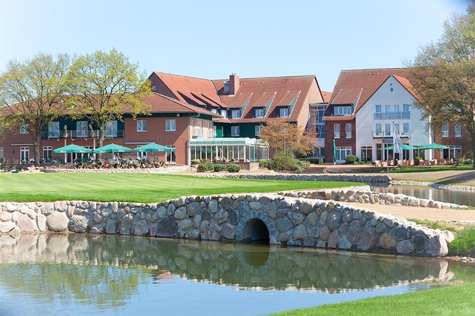 Imagen de los exteriores del Hotel Steigenberger Treudelberg. Foto 11