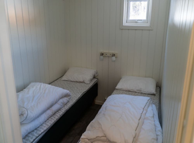 Imagen de la habitación del Hotel Steinvik Camping. Foto 9