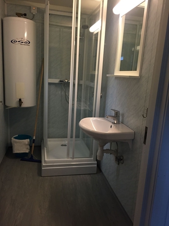 Imagen de la habitación del Hotel Steinvik Camping. Foto 13