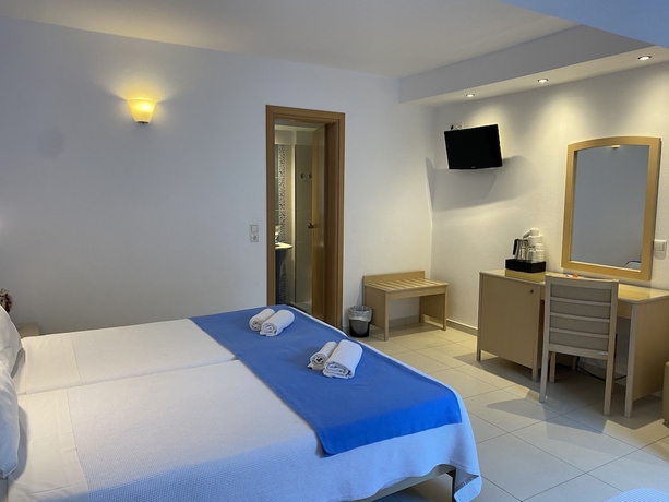 Imagen de la habitación del Hotel Stelios Place, Perissa-Perivolos. Foto 4