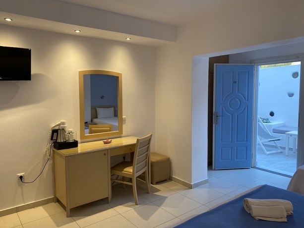 Imagen de la habitación del Hotel Stelios Place, Perissa-Perivolos. Foto 17