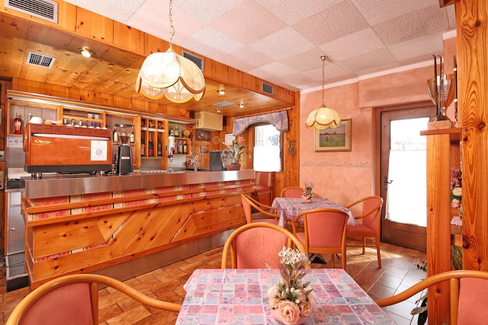 Imagen del bar/restaurante del Hotel Stella Alpina. Foto 3