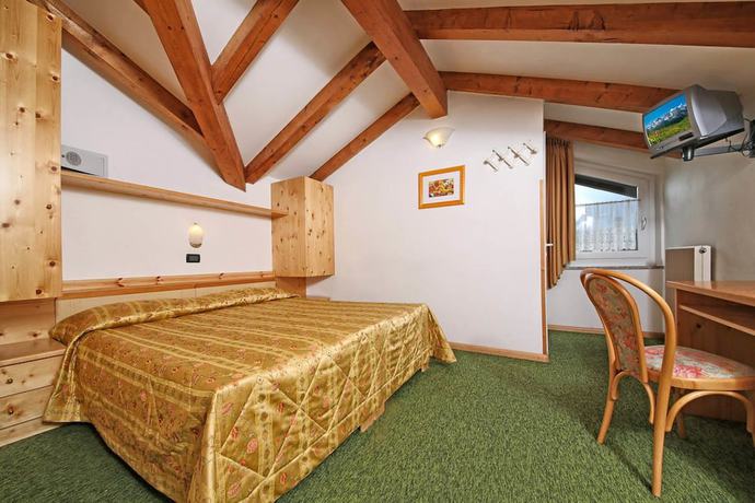 Imagen de la habitación del Hotel Stella Alpina. Foto 13