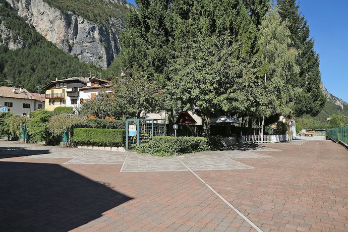 Imagen de los exteriores del Hotel Stella Alpina. Foto 17