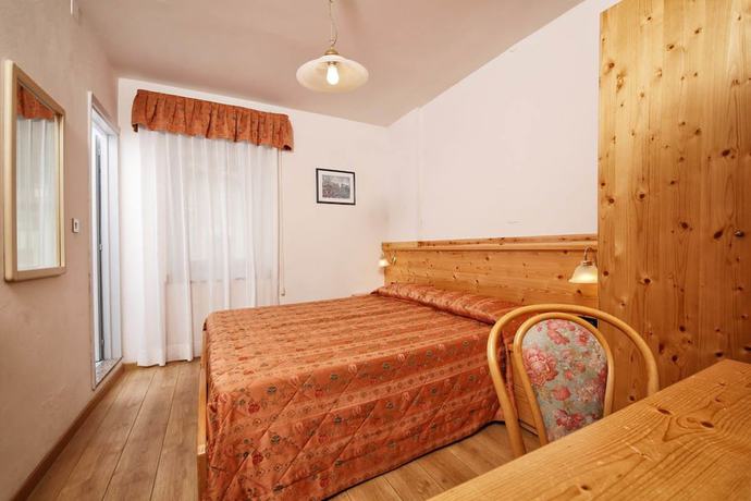 Imagen de la habitación del Hotel Stella Alpina. Foto 16