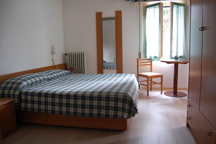 Imagen de la habitación del Hotel Stella Alpina, Malcesine. Foto 13