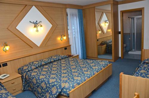 Imagen de la habitación del Hotel Stella Alpina, Moena - Alpe Lusia. Foto 9