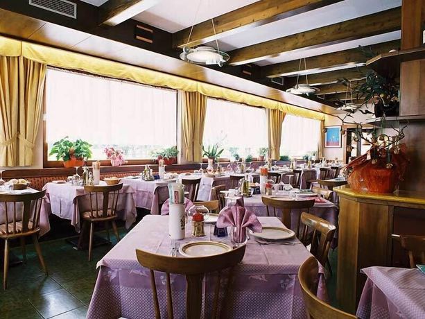 Imagen del bar/restaurante del Hotel Stella Alpina, Villotta. Foto 5