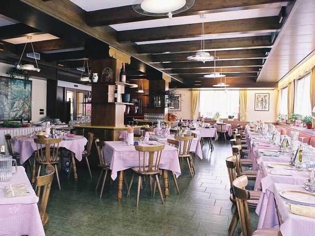 Imagen del bar/restaurante del Hotel Stella Alpina, Villotta. Foto 7
