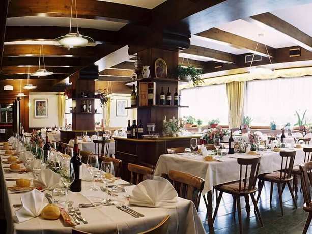 Imagen del bar/restaurante del Hotel Stella Alpina, Villotta. Foto 10