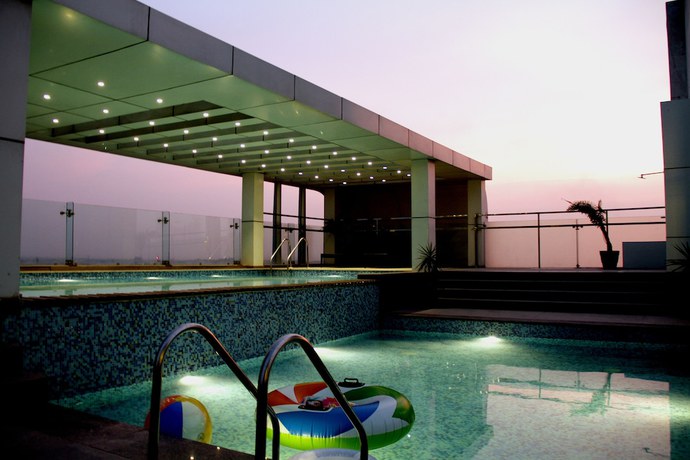 Imagen de la piscina del Hotel Stella, Bathinda. Foto 20