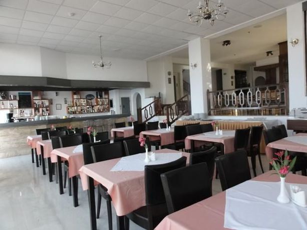 Imagen del bar/restaurante del Hotel Stella Beach Panormo. Foto 2