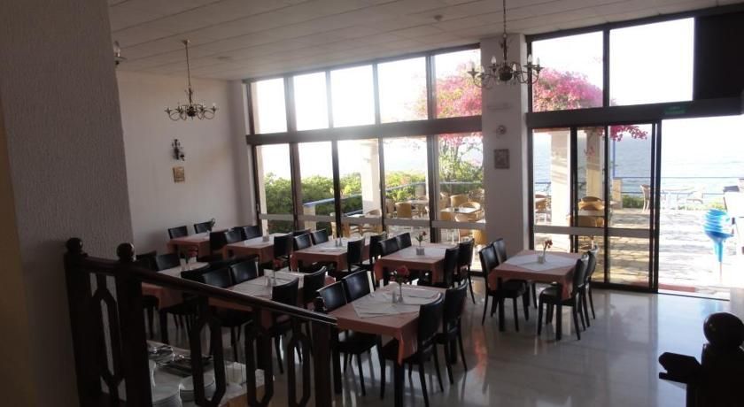 Imagen del bar/restaurante del Hotel Stella Beach Panormo. Foto 3