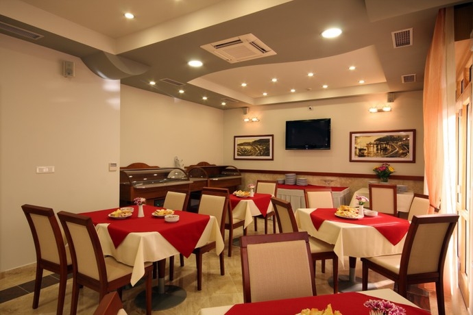 Imagen del bar/restaurante del Hotel Stella Di Mare, Becici. Foto 2