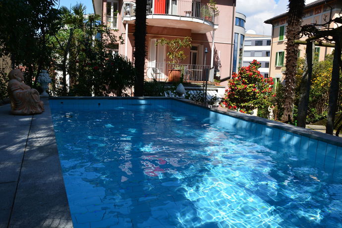 Imagen de la piscina del Hotel Stella Lugano. Foto 11