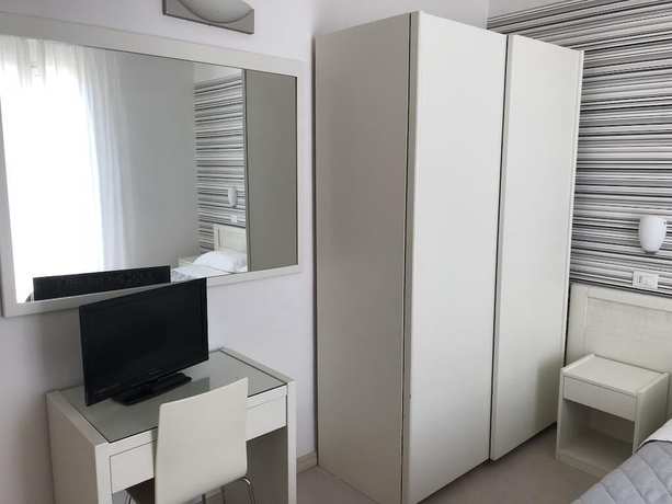 Imagen de la habitación del Hotel Stella Polare. Foto 7