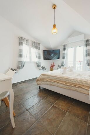 Imagen de la habitación del Hotel Stellatos House. Foto 16