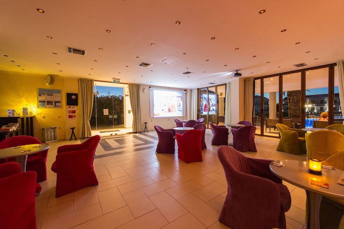 Imagen de los interiores del Hotel Stemma. Foto 19