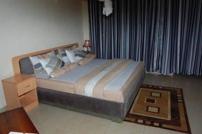 Imagen de la habitación del Hotel Step Town. Foto 26